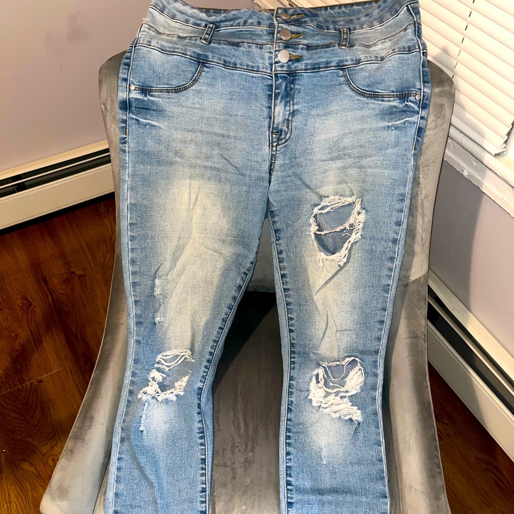 Ripped skinny jeans